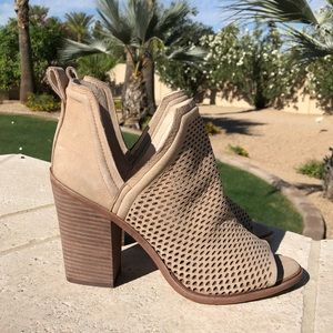 NWOT Vince Camuto booties